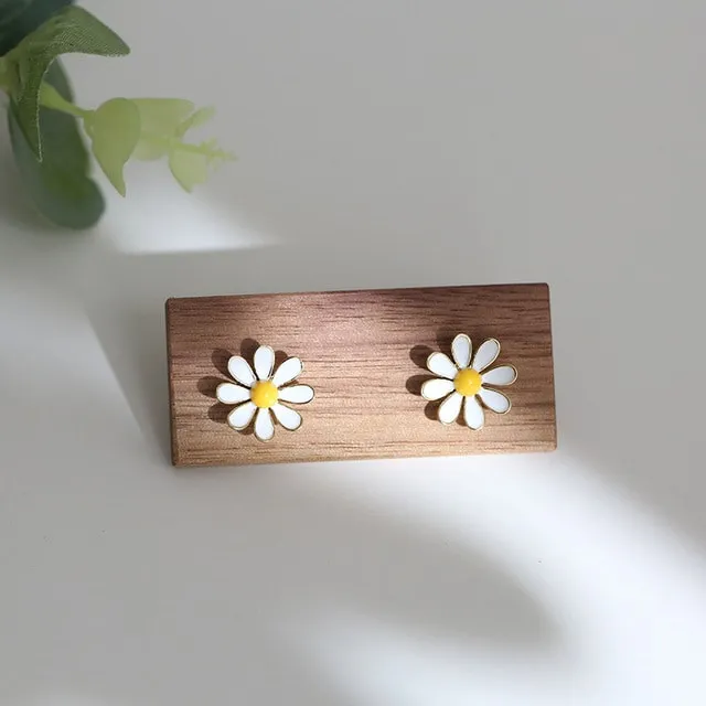 Small Daisy Flower Earrings