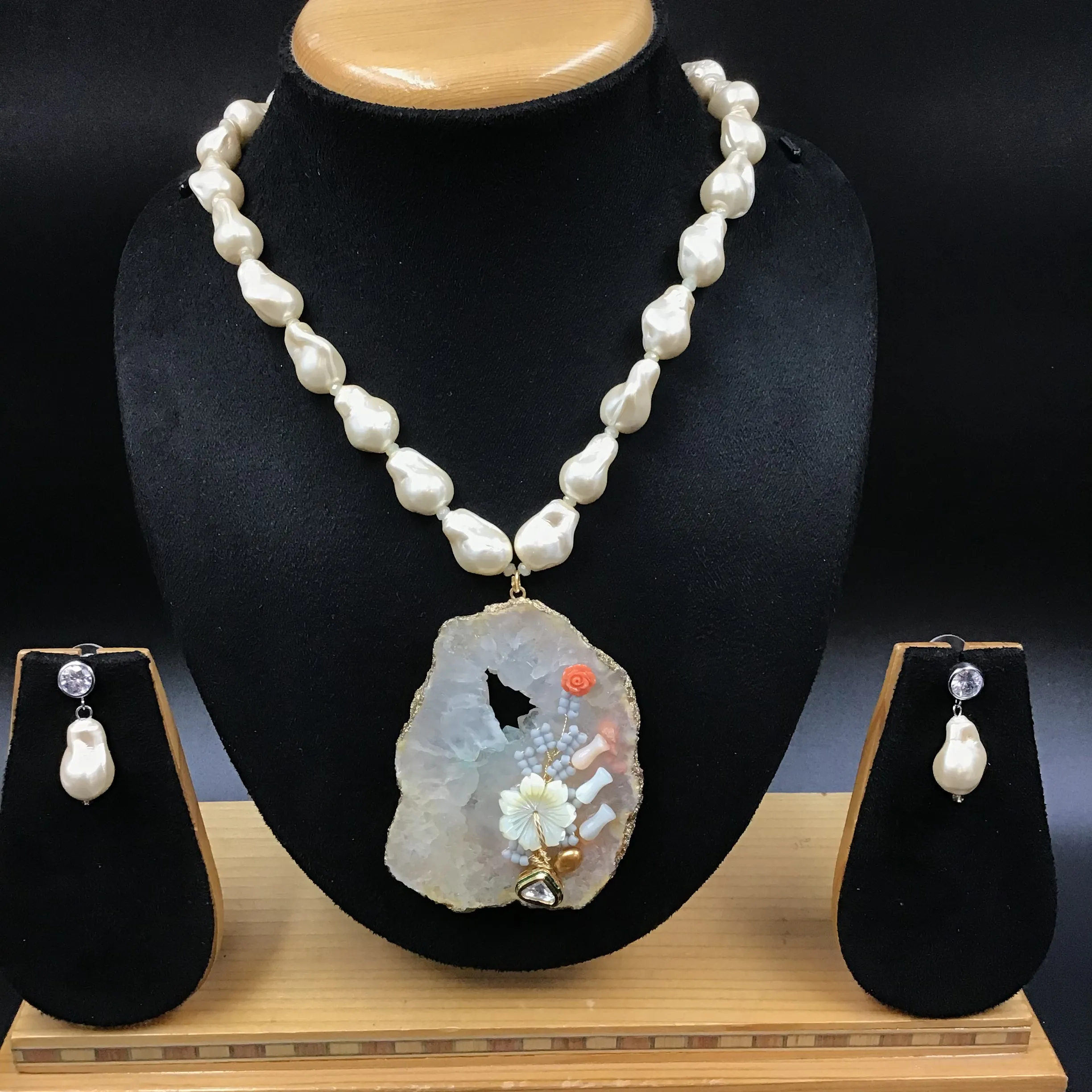 Stylish Pendant Set 3483-68